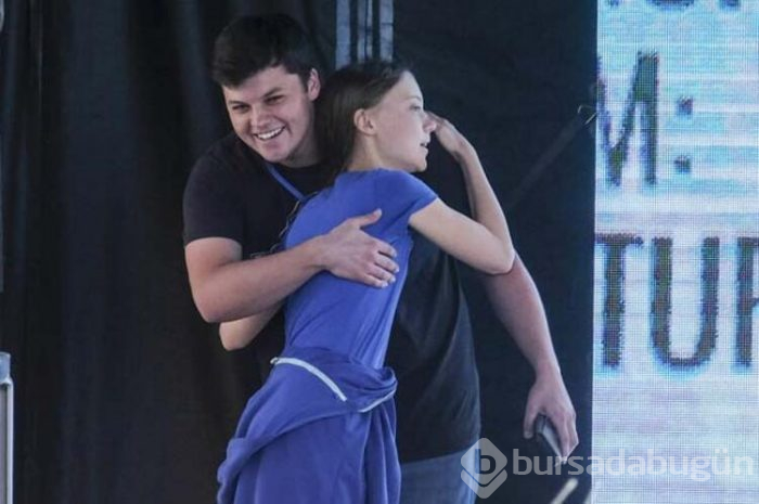 Genç aktivist Greta Thunberg arabayı kaptı