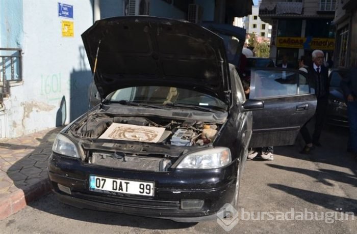 Aracına kapan kurdu! 5 gündür farenin gelmesini bekliyor