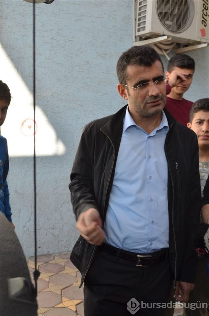 Aracına kapan kurdu! 5 gündür farenin gelmesini bekliyor