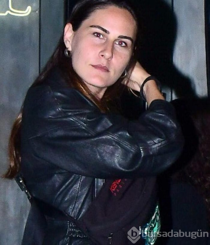 Genç oyuncu sevgilisiyle görüntülenince mahçup oldu!