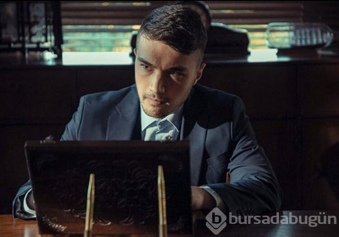 Genç oyuncu sevgilisiyle görüntülenince mahçup oldu!