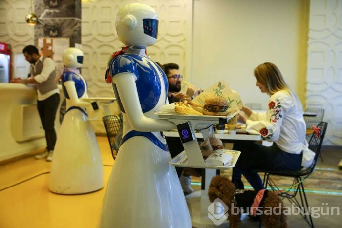 Türkiye'de robot cafeye büyük ilgi!