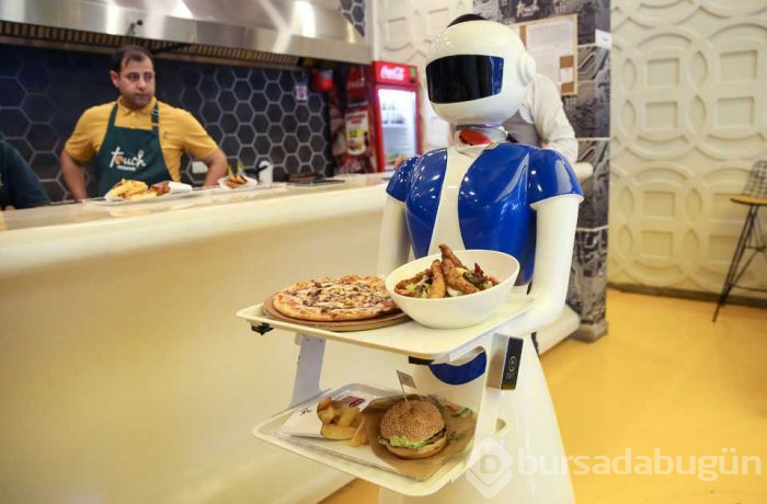 Türkiye'de robot cafeye büyük ilgi!