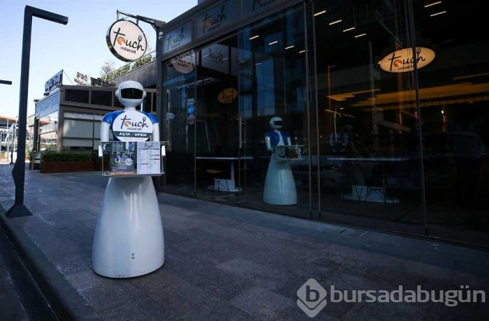 Türkiye'de robot cafeye büyük ilgi!