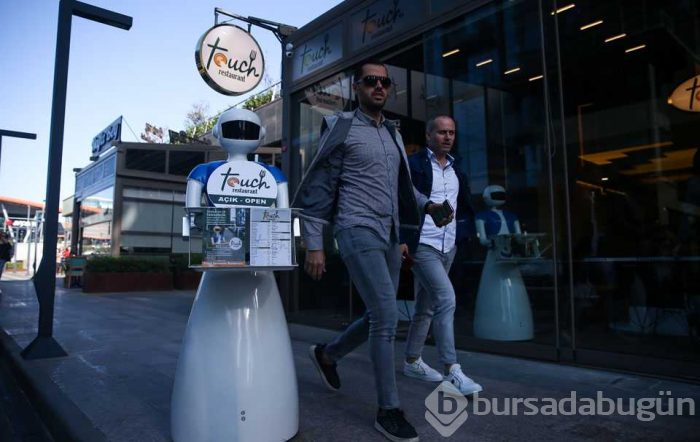 Türkiye'de robot cafeye büyük ilgi!