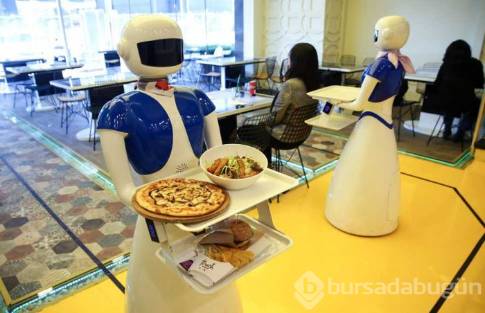 Türkiye'de robot cafeye büyük ilgi!