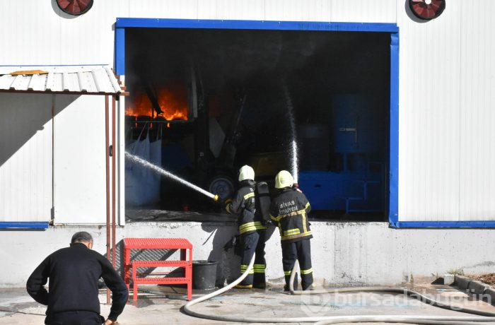 Sivas'ta fabrika yandı!