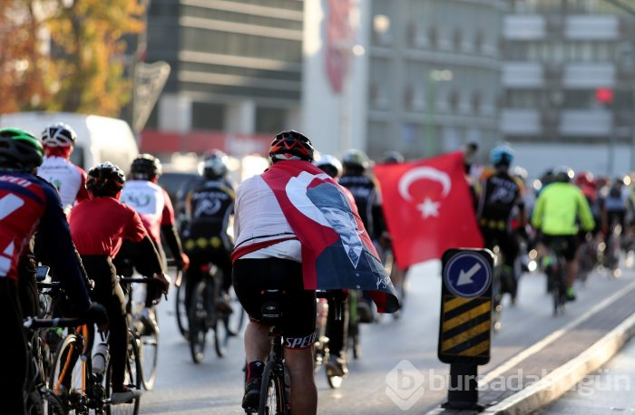 Bursa'da Atatürk Anıtı önünde tören düzenlendi
