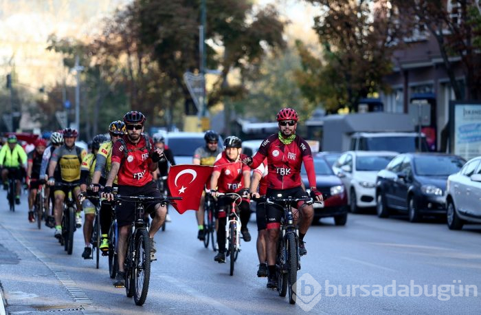 Bursa'da Atatürk Anıtı önünde tören düzenlendi