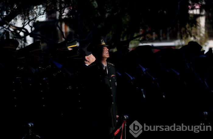 Bursa'da Atatürk Anıtı önünde tören düzenlendi