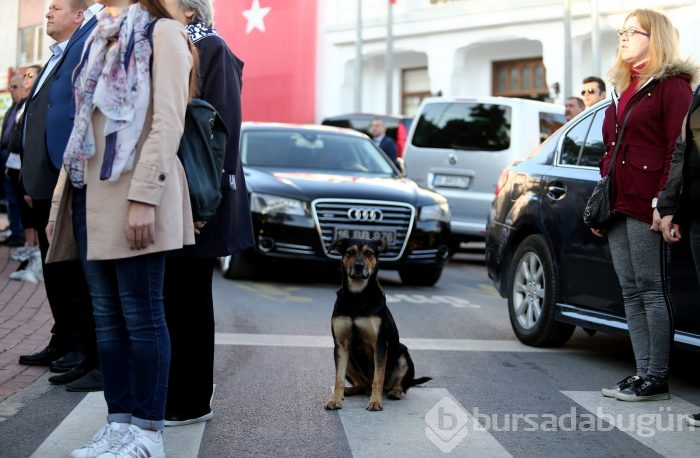Bursa'da Atatürk Anıtı önünde tören düzenlendi