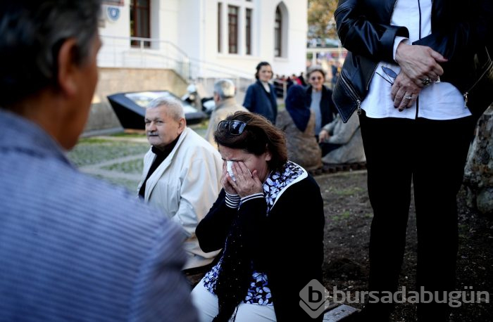 Bursa'da Atatürk Anıtı önünde tören düzenlendi