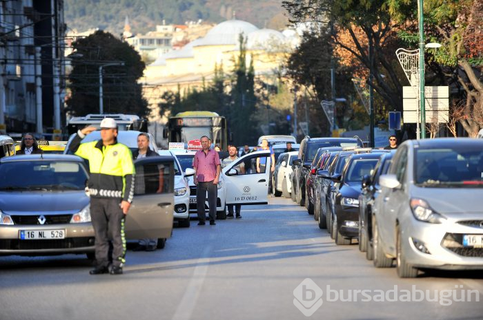 Bursa'da Atatürk Anıtı önünde tören düzenlendi