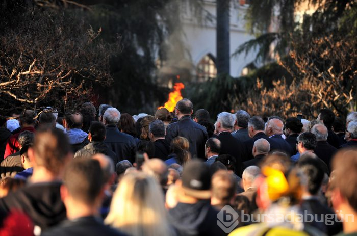 Bursa'da Atatürk Anıtı önünde tören düzenlendi