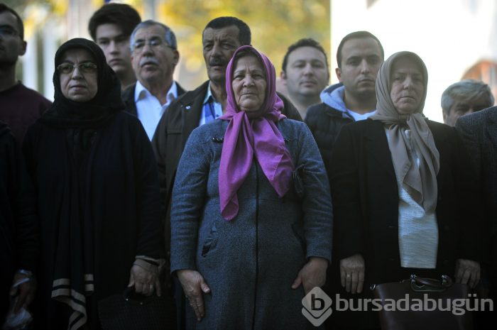 Bursa'da Atatürk Anıtı önünde tören düzenlendi