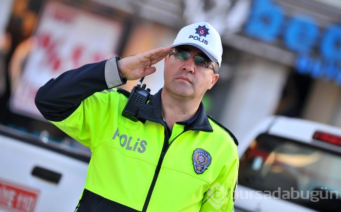Bursa'da Atatürk Anıtı önünde tören düzenlendi
