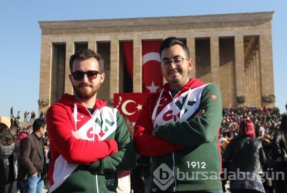 Anıtkabir binlerce ziyaretçi ile doldu taştı