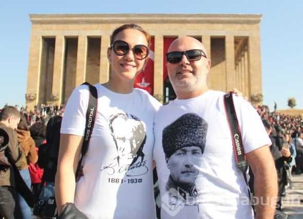 Anıtkabir binlerce ziyaretçi ile doldu taştı