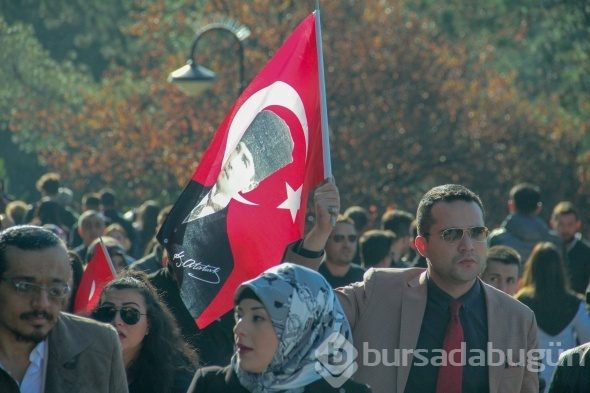 Anıtkabir binlerce ziyaretçi ile doldu taştı