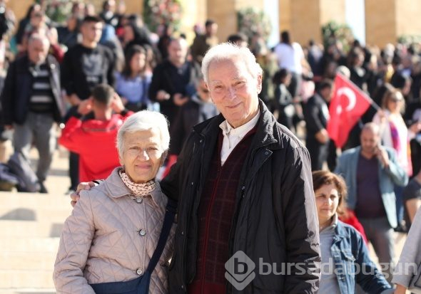 Anıtkabir binlerce ziyaretçi ile doldu taştı