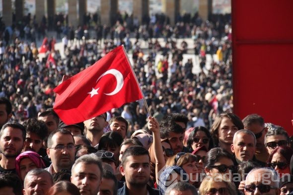 Anıtkabir binlerce ziyaretçi ile doldu taştı