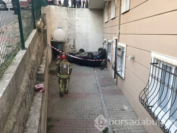 Direksiyon hakimiyetini kaybetti 6 metre yükseklikten düştü !