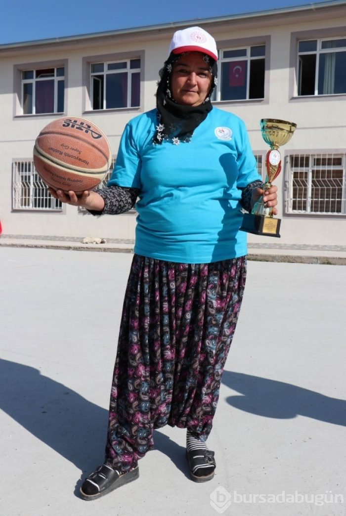 Hayatlarında ilk kez basketbol oynadılar