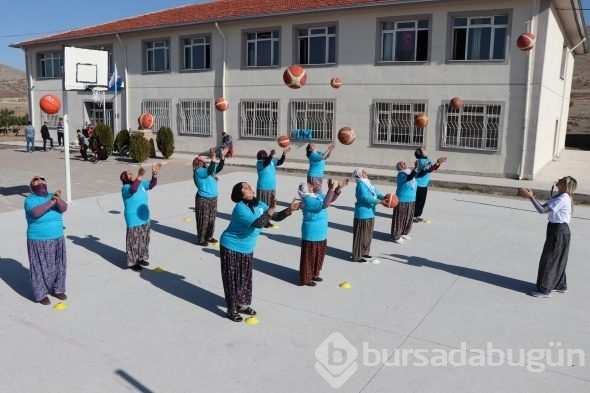 Hayatlarında ilk kez basketbol oynadılar