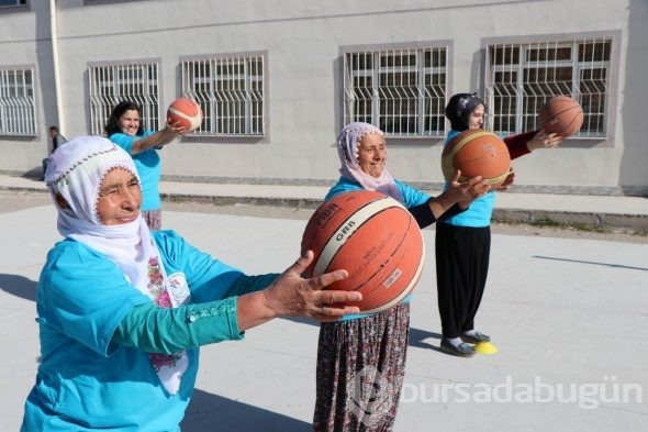 Hayatlarında ilk kez basketbol oynadılar