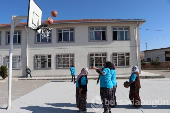 Hayatlarında ilk kez basketbol oynadılar
