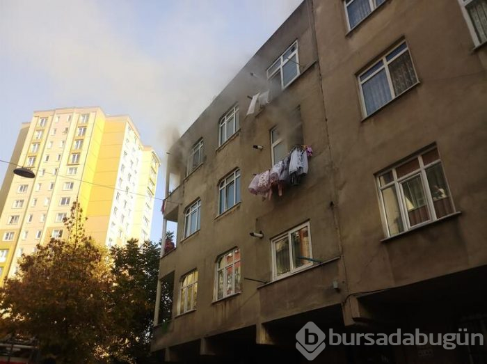 Yangında mahsur kalan kadın itfaiye ekipleri tarafından kurtarıldı