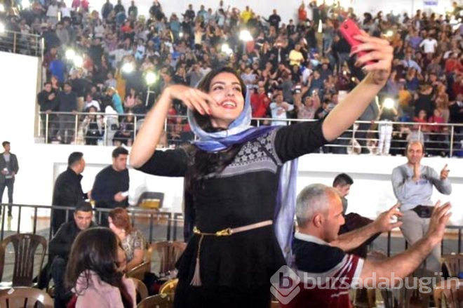 1 gecede 6 bini aşkın kişi Van'da coştu