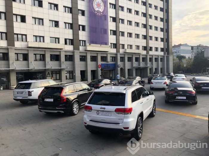 Emniyetin önü lüks araçla doldu!