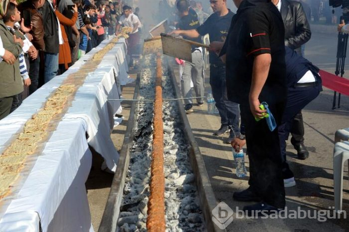 46 metrelik Adana kebabı, 30 saniyede tüketildi
