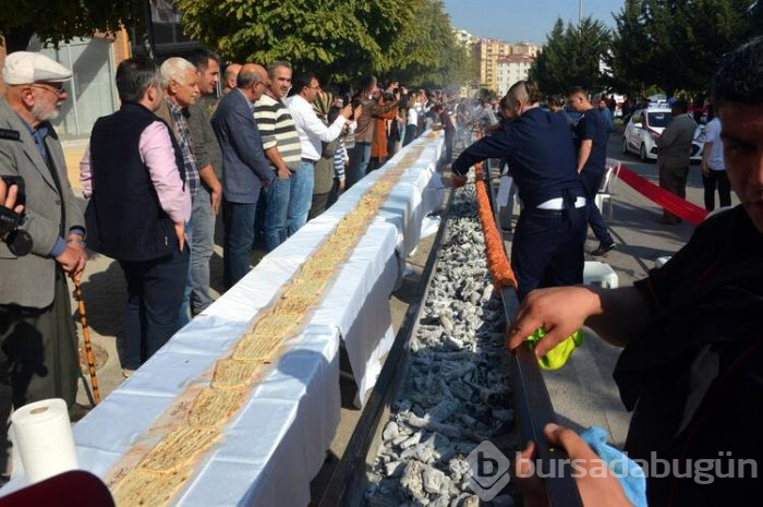 46 metrelik Adana kebabı, 30 saniyede tüketildi
