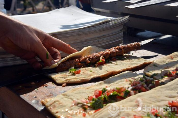 46 metrelik Adana kebabı, 30 saniyede tüketildi
