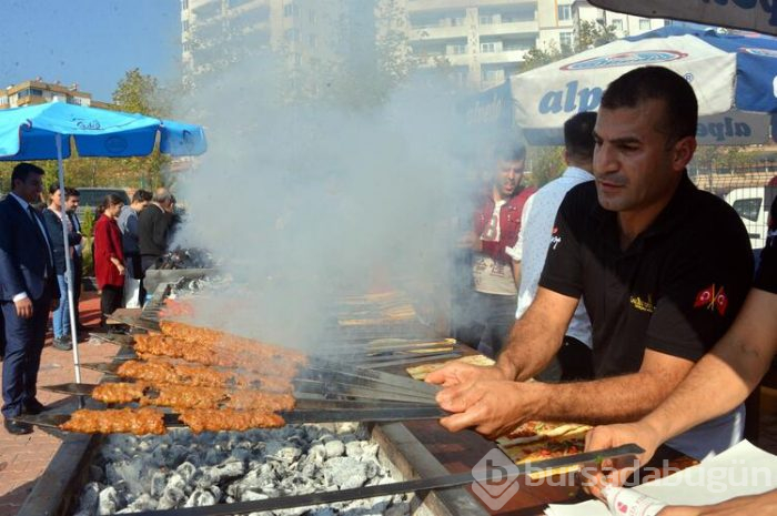 46 metrelik Adana kebabı, 30 saniyede tüketildi
