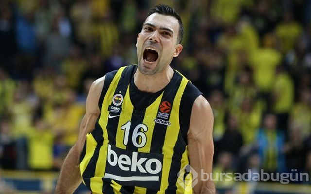 Atatürk pankartına dokunmayan Fenerbahçeli Kostas Sloukas tepki çekti!
