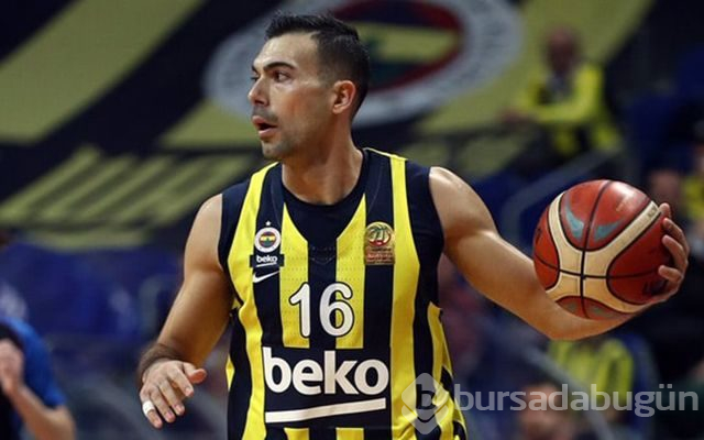 Atatürk pankartına dokunmayan Fenerbahçeli Kostas Sloukas tepki çekti!