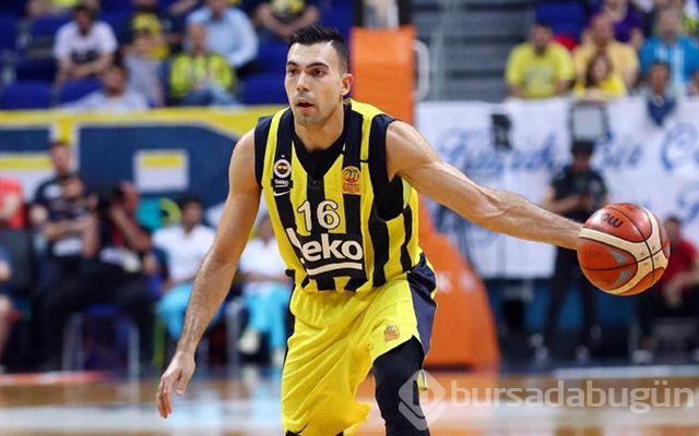 Atatürk pankartına dokunmayan Fenerbahçeli Kostas Sloukas tepki çekti!