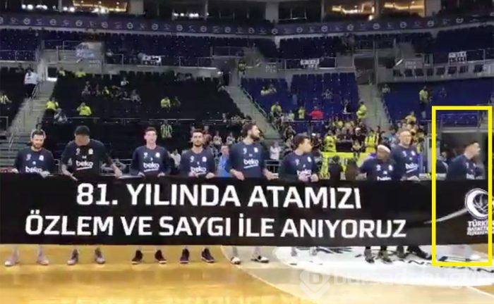 Atatürk pankartına dokunmayan Fenerbahçeli Kostas Sloukas tepki çekti!