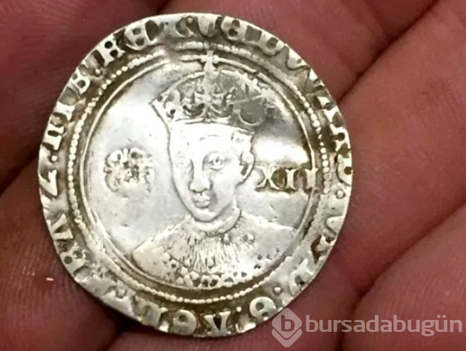 Eşinin alyansını ararken bulduğu şeyle gözyaşlarına boğuldu
