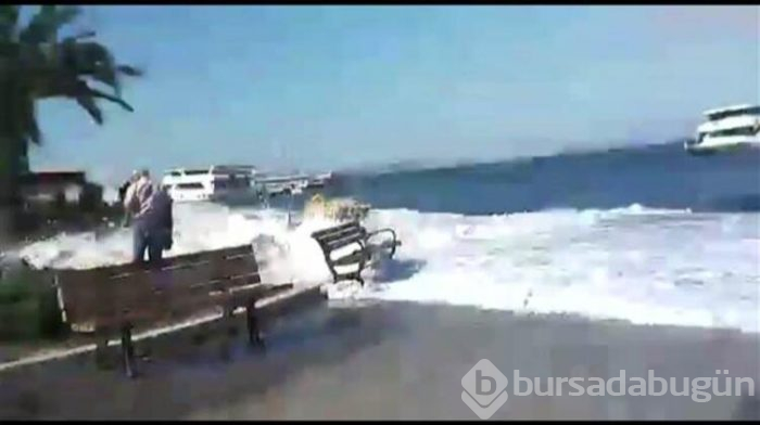 Büyükada'da dalga paniği