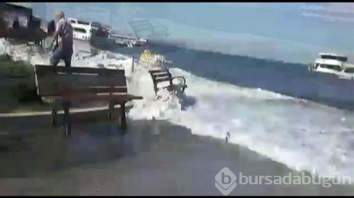Büyükada'da dalga paniği