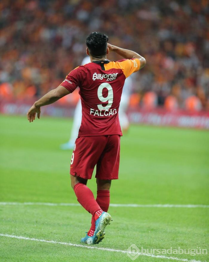 Falcao sahalara dönüyor!