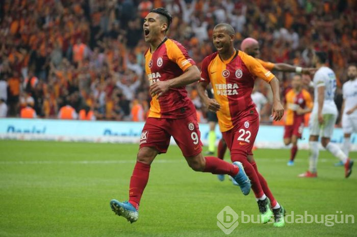 Falcao sahalara dönüyor!