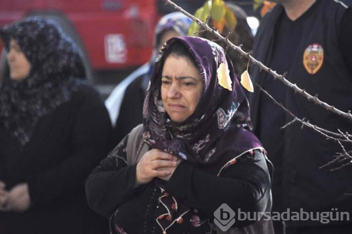Küçük kızı yangından komşuları kurtardı!