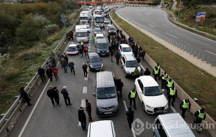 Kilometrelerce kuyruk oluştu!