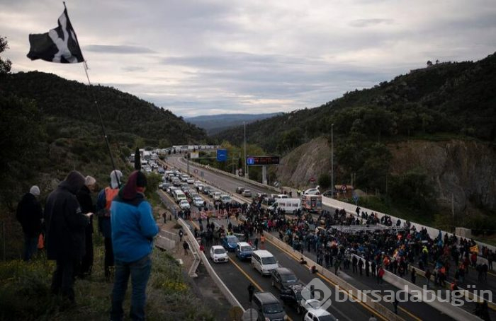 Kilometrelerce kuyruk oluştu!