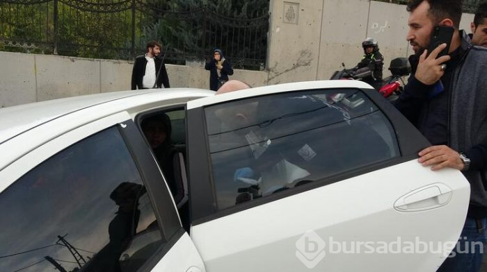 Beyoğlu'nda trafik kazası! Görenler yardıma koştu